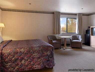 Colony Inn Kent Room photo
